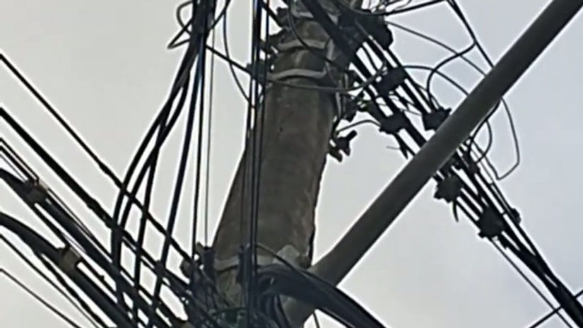 INSPECIONEM AO VIVO 01.03.2026 _ 2 POSTES DETERIORADOS COM MUITAS TRINCAS - BAIRRO LAGOA SANTA